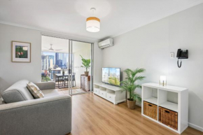 Bright 1-Bed with Great Views & Amenities